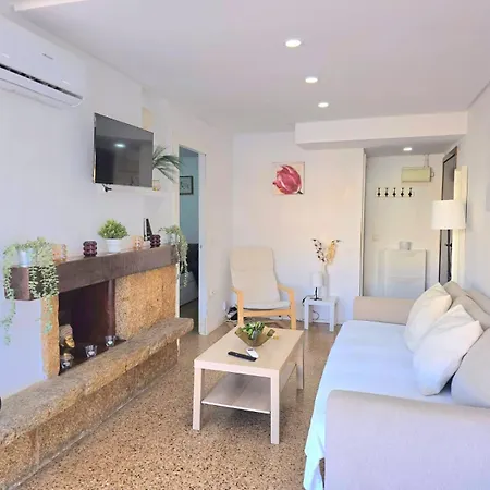 Апартаменты Nogalera Rainbow 2-bedroom Apartment, Pool And Parking By Namaste Elite