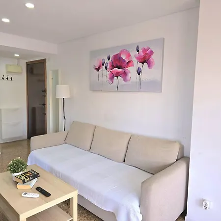 Nogalera Rainbow 2-bedroom Apartment, Pool And Parking By Namaste Elite トレモリノス