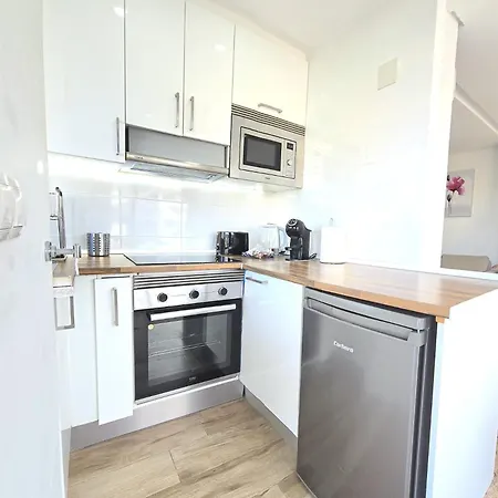Apartman Nogalera Rainbow 2-bedroom Apartment, Pool And Parking By Namaste Elite