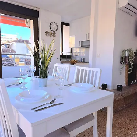 Nogalera Rainbow 2-bedroom Apartment, Pool And Parking By Namaste Elite トレモリノス