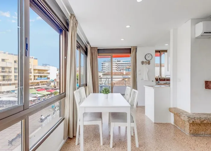 Nogalera Rainbow 2-bedroom Apartment, Pool And Parking By Namaste Elite Torremolinos