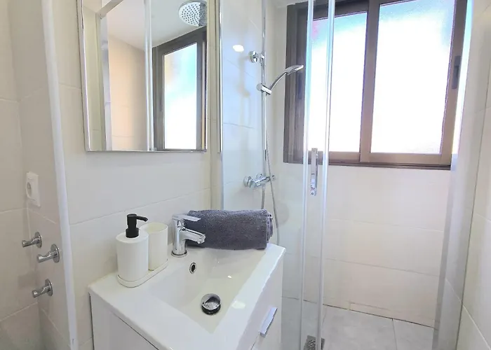 Nogalera Rainbow 2-bedroom Apartment, Pool And Parking By Namaste Elite Torremolinos