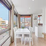 Nogalera Rainbow 2-bedroom Apartment, Pool And Parking By Namaste Elite Торремолинос