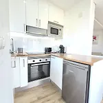 Lägenhet Nogalera Rainbow 2-bedroom Apartment, Pool And Parking By Namaste Elite